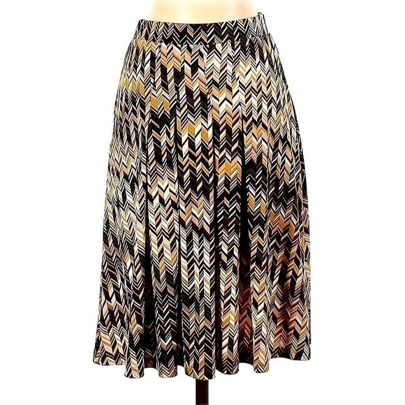 NWOT New York & Co. Poly/Spandex Skirt. Size XS, Knee-Length. - Picture 5 of 5